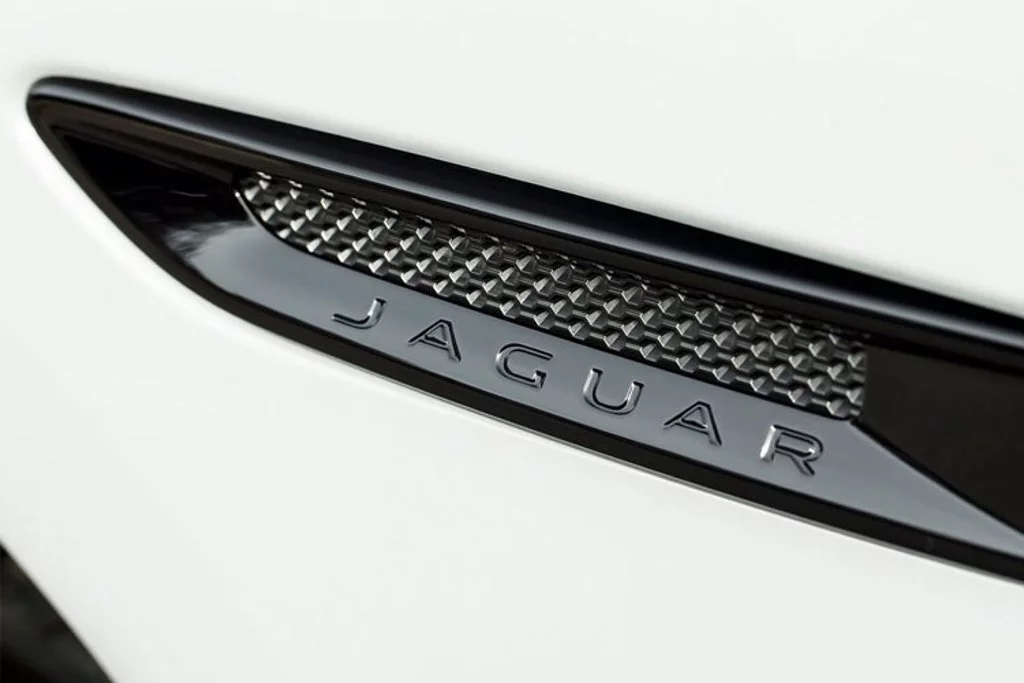 Jaguar F-Pace 3.0 D300 R-Dynamic HSE 5dr Auto AWD